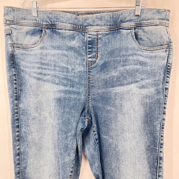 Torrid Plus Feel The Fit  Super Soft Pull On Denim Jeans - Picture 3 of 8